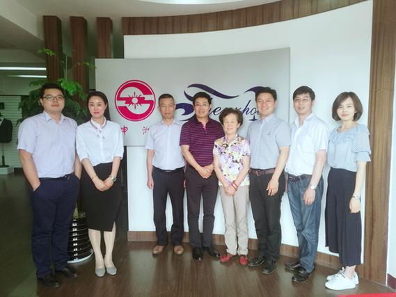 技术创新联盟原液着色涤纶短纤纺织产品开发及推广万里行